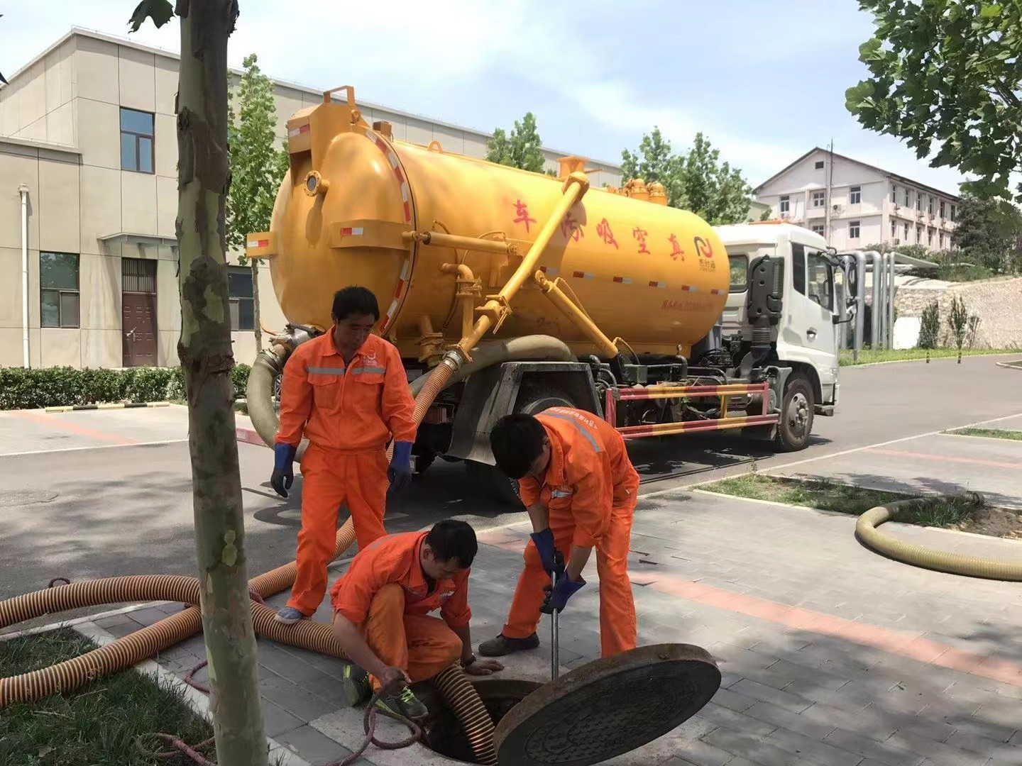 延吉化粪池清理与5-8吨吸粪车施工效率分析